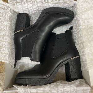 NIB DKNY Tarquin Platform Ankle Booties